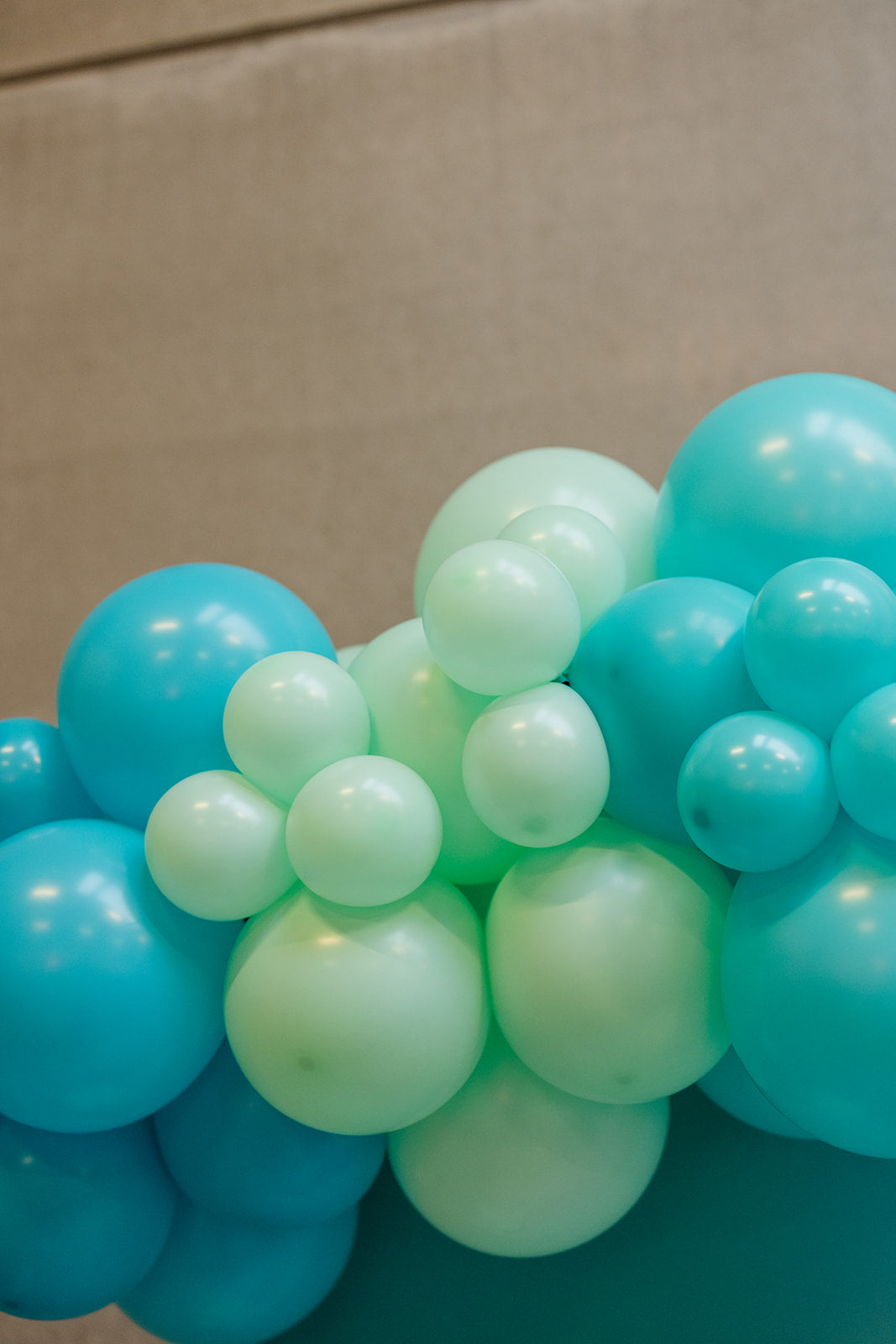 Backdrop frame met doek en ballondecoratie