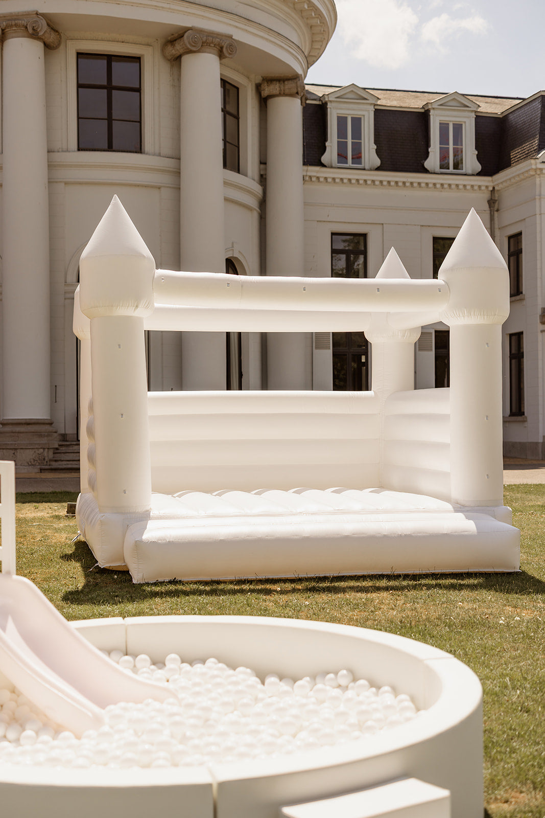 Softplay "Ballenbad" incl. wit springkasteel