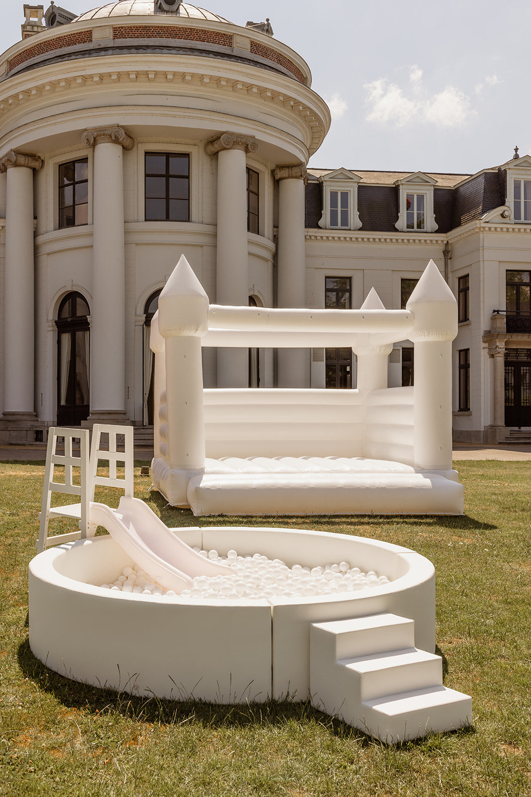 Softplay "Ballenbad" incl. wit springkasteel