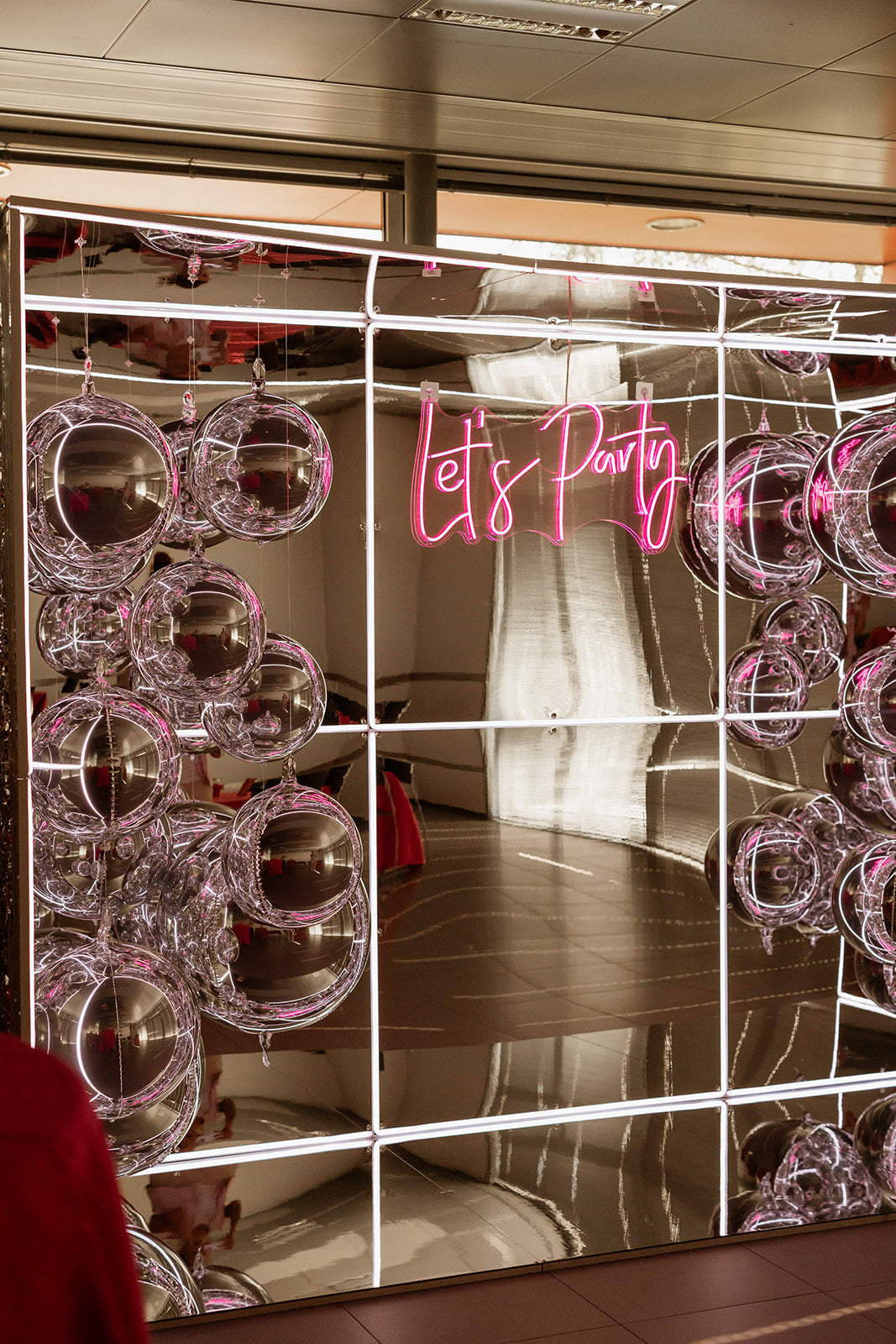 Mirror box