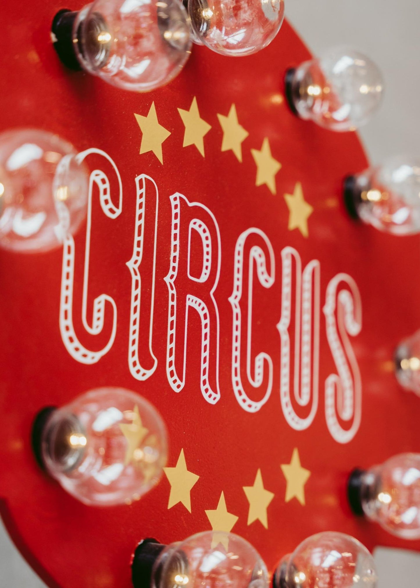 detail circus wegwijzer