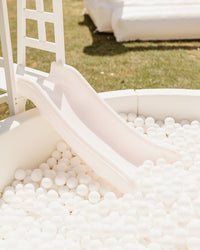 Softplay "Ballenbad" incl. wit springkasteel